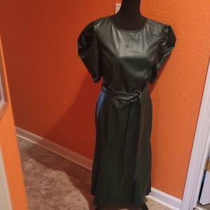 NWOT Junior's Elegant Green Dress With Belt, Size L